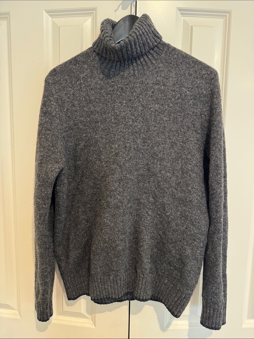 Express Men's Charcoal Gray Turtleneck Sweater